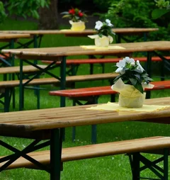 Bierzeltgarnituren im Garten