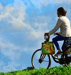 Frau auf dem Fahrrad